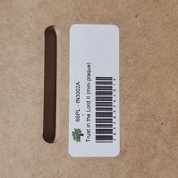 New In package TRUST IN THE LORD MINI PLAQUE. - Picture 4 of 4